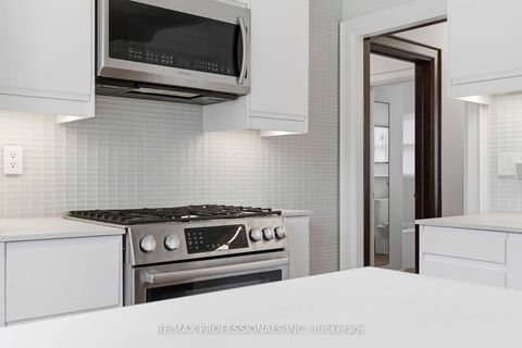 Photo 14 at 10 Edgemore Drive, Queensway, Toronto