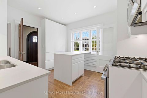 Photo 15 at 10 Edgemore Drive, Queensway, Toronto