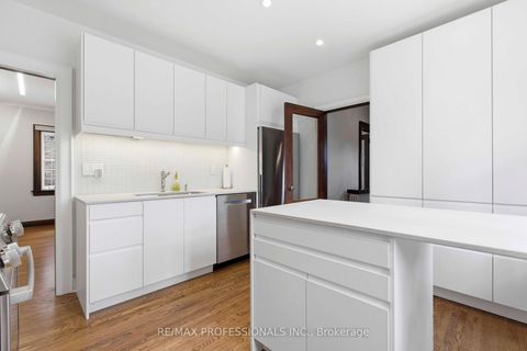 Photo 16 at 10 Edgemore Drive, Queensway, Toronto