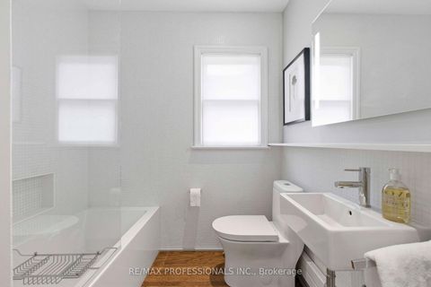 Photo 17 at 10 Edgemore Drive, Queensway, Toronto