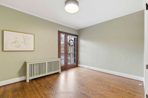 Photo 20 at 10 Edgemore Drive, Queensway, Toronto