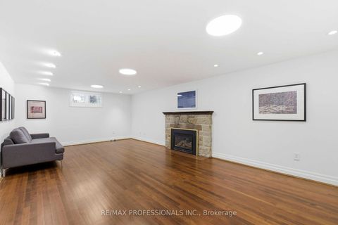 Photo 25 at 10 Edgemore Drive, Queensway, Toronto