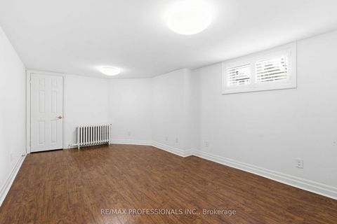 Photo 28 at 10 Edgemore Drive, Queensway, Toronto