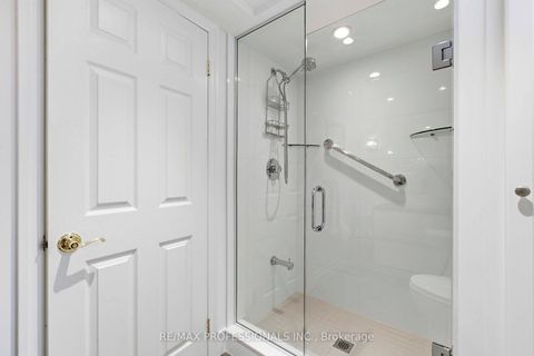 Photo 31 at 10 Edgemore Drive, Queensway, Toronto