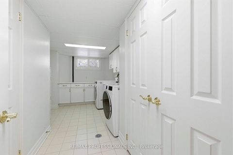 Photo 32 at 10 Edgemore Drive, Queensway, Toronto