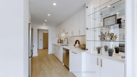 Photo 11 at 404 - 40 Harding Boulevard W, Harding, Richmond Hill