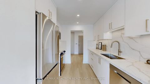 Photo 12 at 404 - 40 Harding Boulevard W, Harding, Richmond Hill