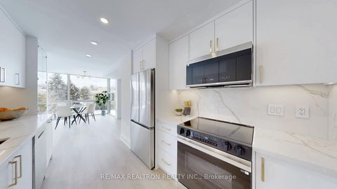 Photo 13 at 404 - 40 Harding Boulevard W, Harding, Richmond Hill