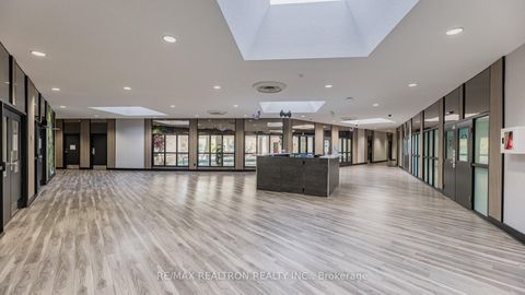 Photo 37 at 404 - 40 Harding Boulevard W, Harding, Richmond Hill