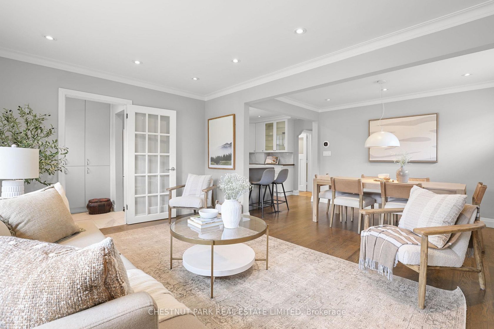 27 Cedarcrest Drive, Kingsway South, Toronto photo number 2