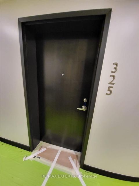 Photo 2 at 325 - 430 Essa Road, Holly, Barrie