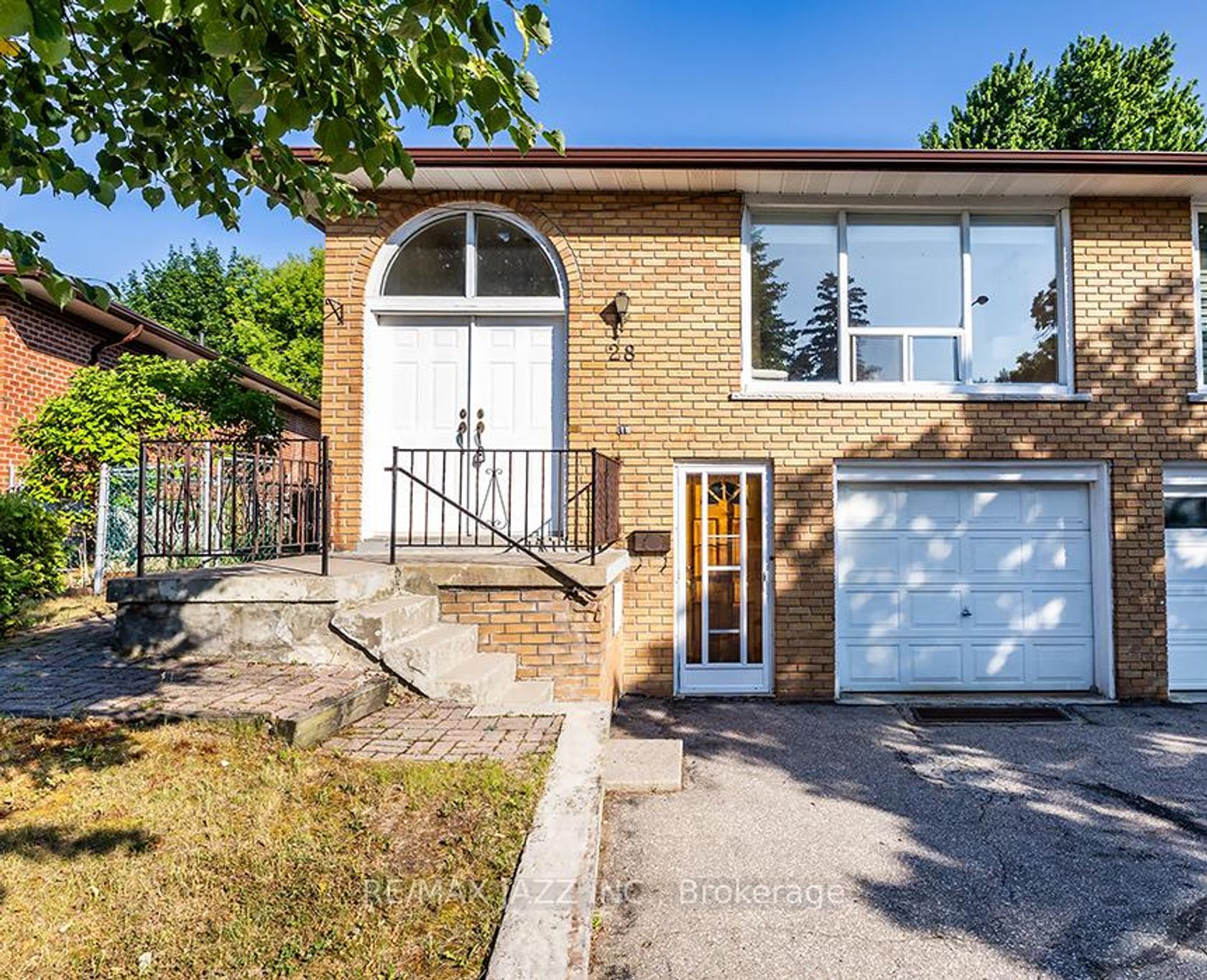 28 Pilot Street, West Hill, Toronto photo number 2