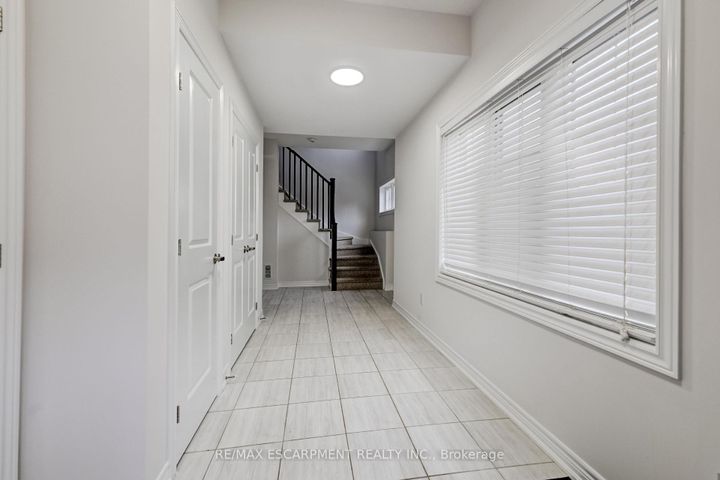 Photo 3 at 23 Ridgeside Lane W, Waterdown, Hamilton
