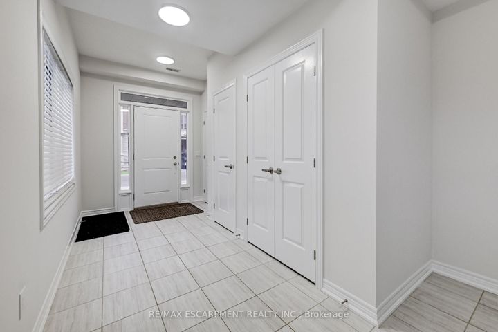 Photo 4 at 23 Ridgeside Lane W, Waterdown, Hamilton