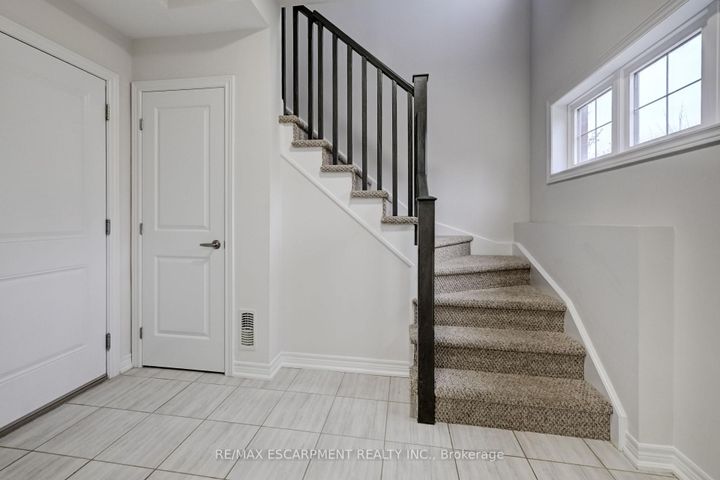 Photo 5 at 23 Ridgeside Lane W, Waterdown, Hamilton