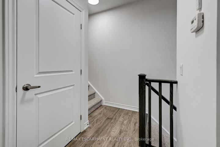 Photo 6 at 23 Ridgeside Lane W, Waterdown, Hamilton