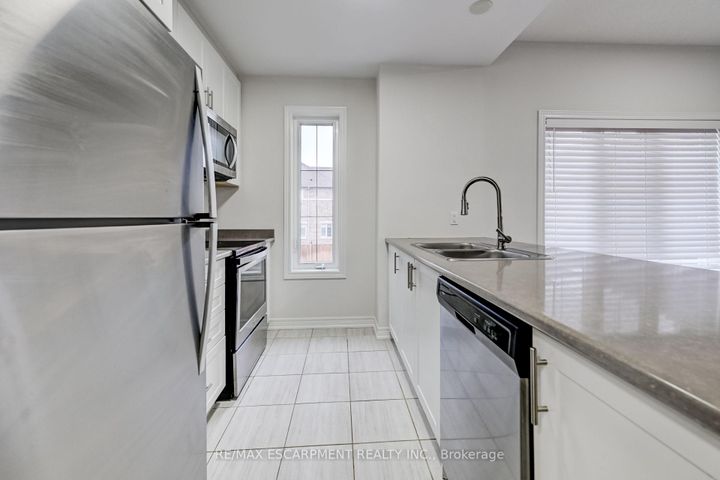 Photo 7 at 23 Ridgeside Lane W, Waterdown, Hamilton