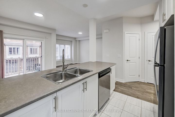 Photo 9 at 23 Ridgeside Lane W, Waterdown, Hamilton