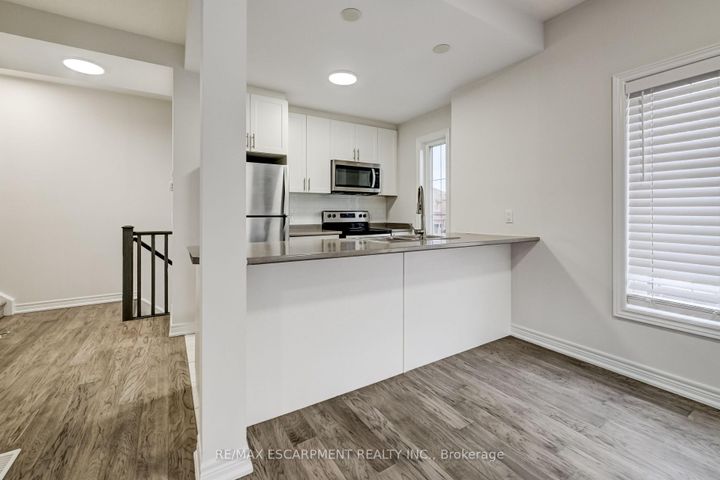 Photo 10 at 23 Ridgeside Lane W, Waterdown, Hamilton
