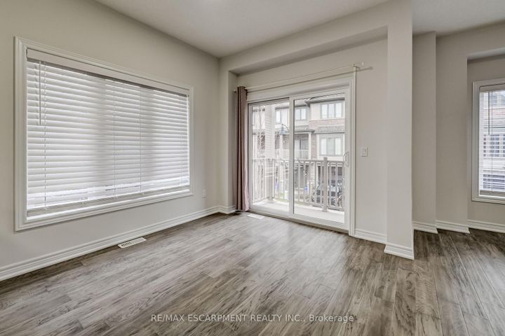 Photo 12 at 23 Ridgeside Lane W, Waterdown, Hamilton