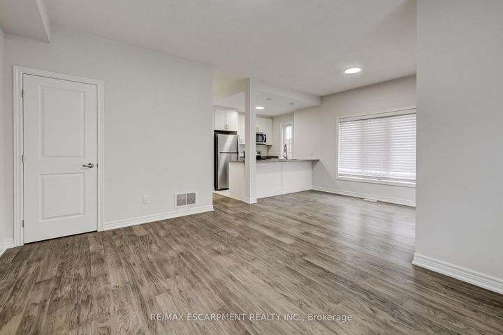 Photo 15 at 23 Ridgeside Lane W, Waterdown, Hamilton