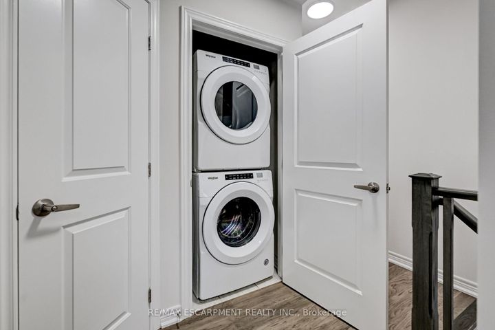 Photo 19 at 23 Ridgeside Lane W, Waterdown, Hamilton