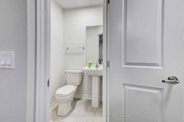 Photo 20 at 23 Ridgeside Lane W, Waterdown, Hamilton