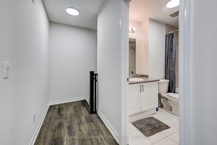 Photo 21 at 23 Ridgeside Lane W, Waterdown, Hamilton