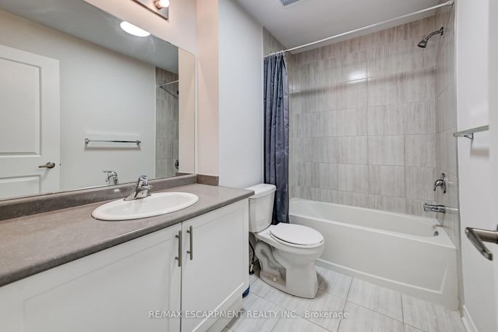 Photo 22 at 23 Ridgeside Lane W, Waterdown, Hamilton