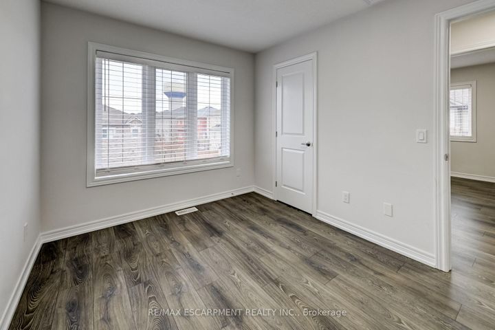 Photo 23 at 23 Ridgeside Lane W, Waterdown, Hamilton