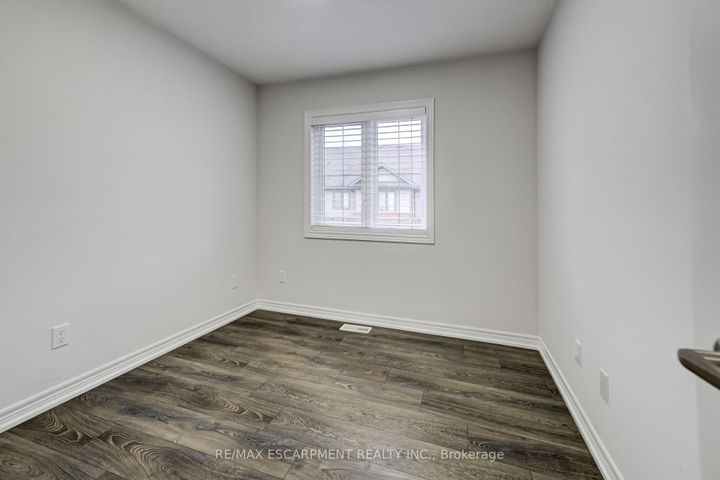 Photo 24 at 23 Ridgeside Lane W, Waterdown, Hamilton