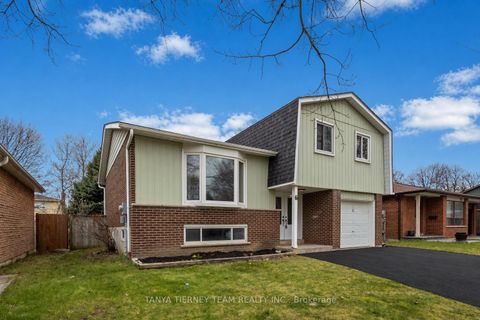 Photo 1 at 6 Gershwin Court, Lynde Creek, Whitby