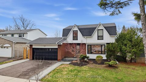 Photo 2 at 88 Dawn Hill Trail, Bayview Country Club Estates, Markham