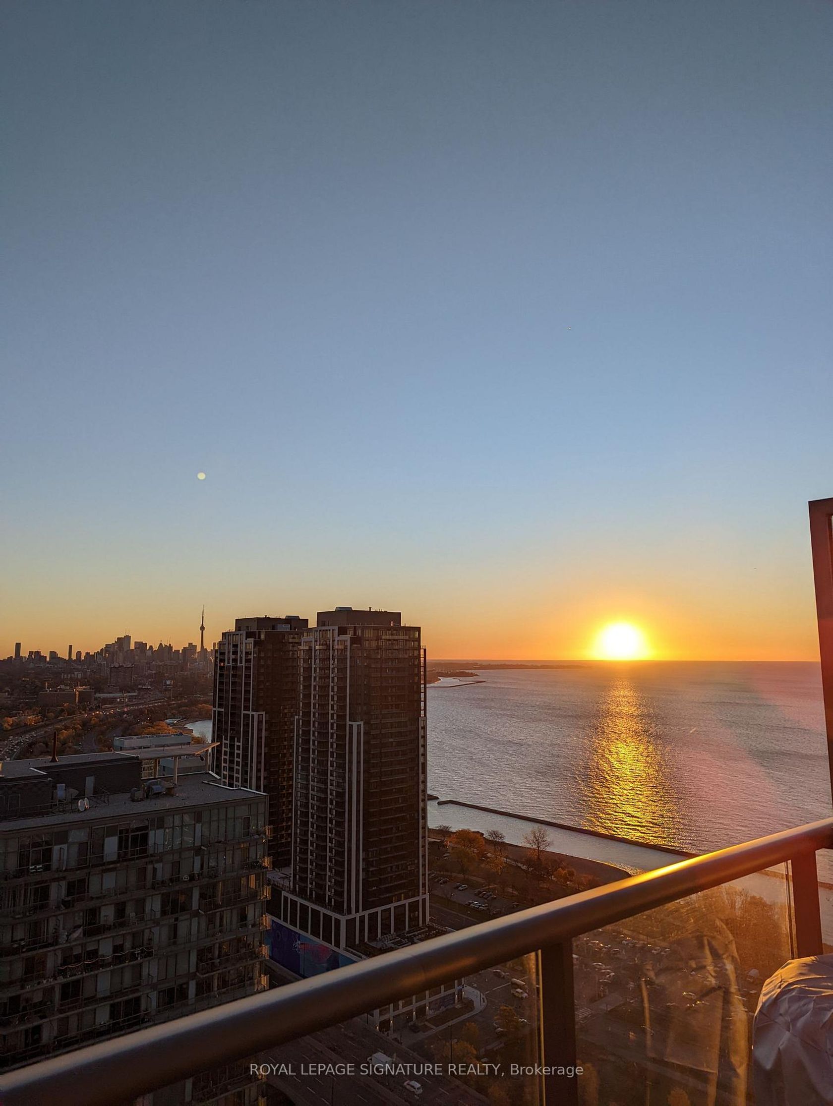 3513 - 105 The Queensway, Swansea, Toronto photo number 2