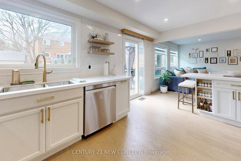 Photo 14 at 63 Beechbrooke Way, Aurora Highlands, Aurora