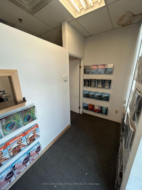 Photo 2 at 7 - 201 Spinnaker Way, Concord, Vaughan