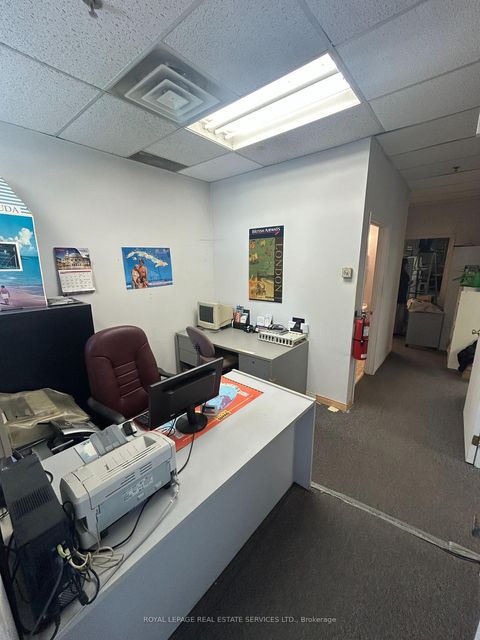 Photo 3 at 7 - 201 Spinnaker Way, Concord, Vaughan