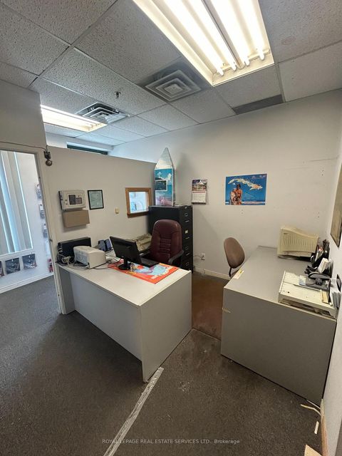 Photo 4 at 7 - 201 Spinnaker Way, Concord, Vaughan