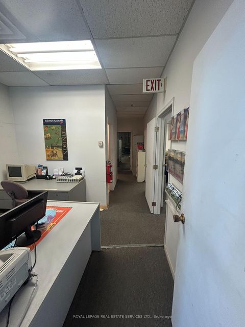 Photo 8 at 7 - 201 Spinnaker Way, Concord, Vaughan
