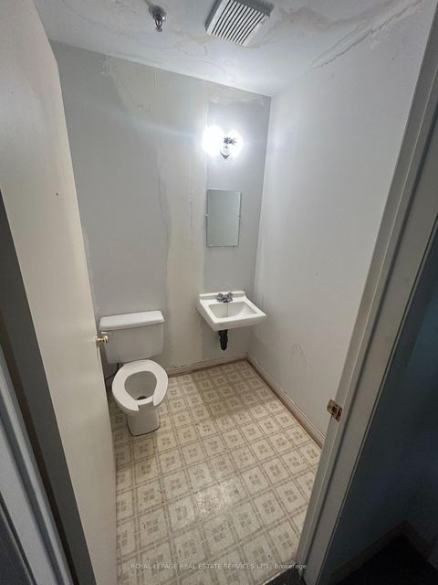 Photo 9 at 7 - 201 Spinnaker Way, Concord, Vaughan