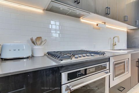 Photo 13 at 203 - 400 Park Avenue, Central Newmarket, Newmarket