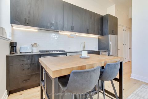 Photo 15 at 203 - 400 Park Avenue, Central Newmarket, Newmarket