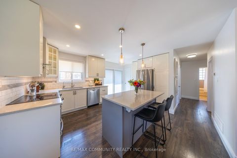 Photo 8 at 912 Walton Boulevard, Williamsburg, Whitby