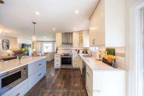 Photo 10 at 912 Walton Boulevard, Williamsburg, Whitby