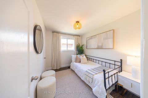 Photo 11 at 912 Walton Boulevard, Williamsburg, Whitby