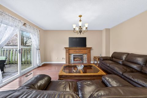 Photo 10 at 126 Redondo Drive E, Beverley Glen, Vaughan