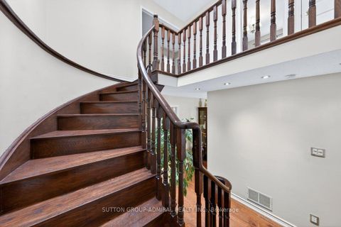 Photo 16 at 126 Redondo Drive E, Beverley Glen, Vaughan