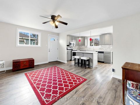 Photo 5 at 262 Woodycrest Avenue, Keswick South, Georgina