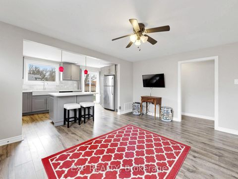 Photo 9 at 262 Woodycrest Avenue, Keswick South, Georgina