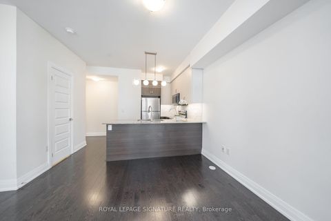 Photo 7 at 13 - 11 Eldora Avenue, Newtonbrook West, Toronto